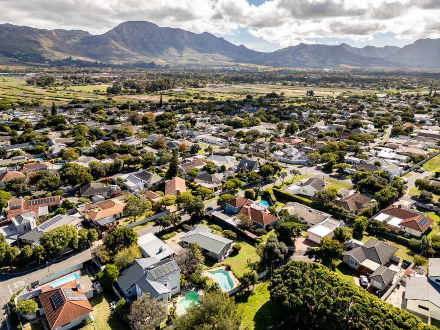4 Bedroom Property for Sale in Kirstenhof Western Cape